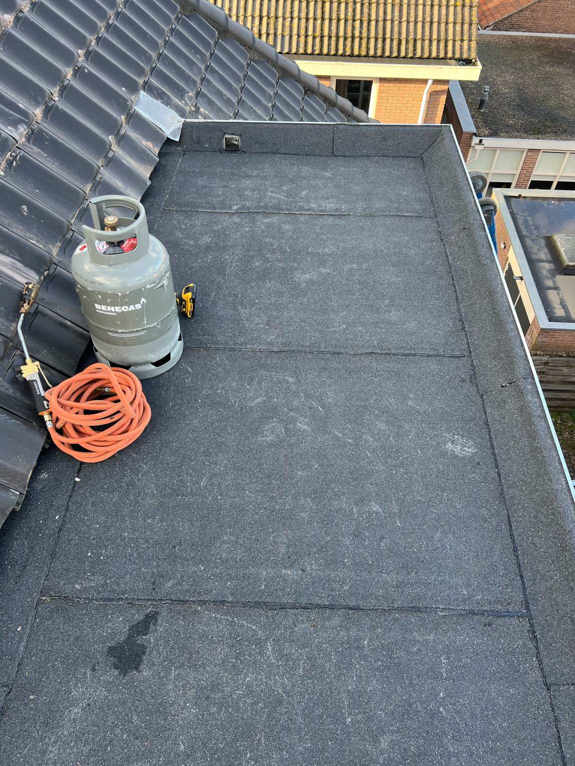 Hellend dak renovatie door Kooymans Dakdekkers